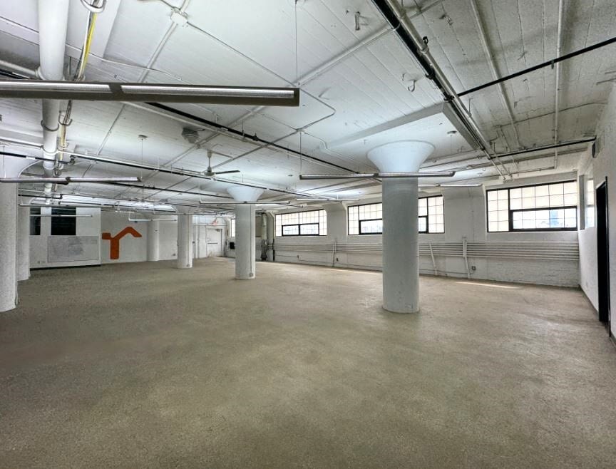 141 Flushing Ave, Brooklyn, NY à louer Photo intérieure- Image 1 de 2