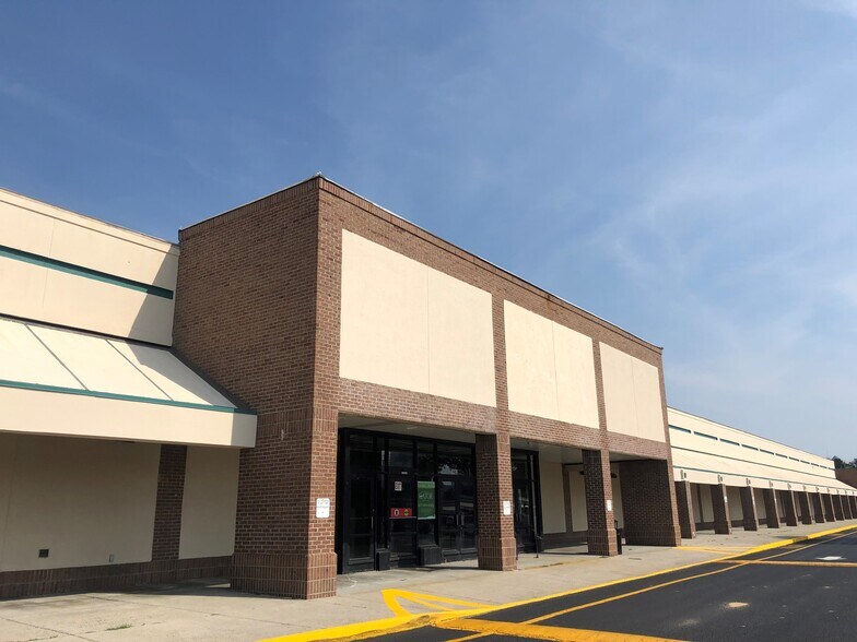 1403 N Kings Hwy, Myrtle Beach, SC à louer - Photo du bâtiment - Image 3 de 12