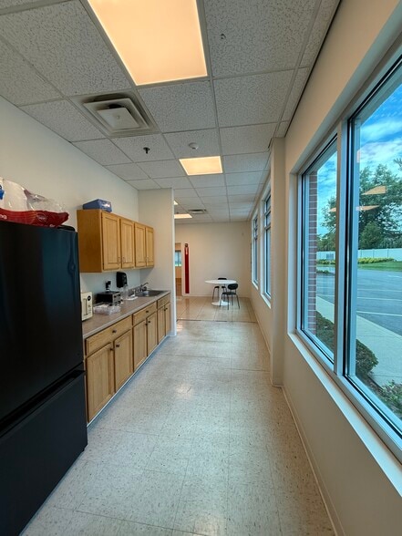 27 Garden St, Danvers, MA for lease - Building Photo - Image 3 of 16