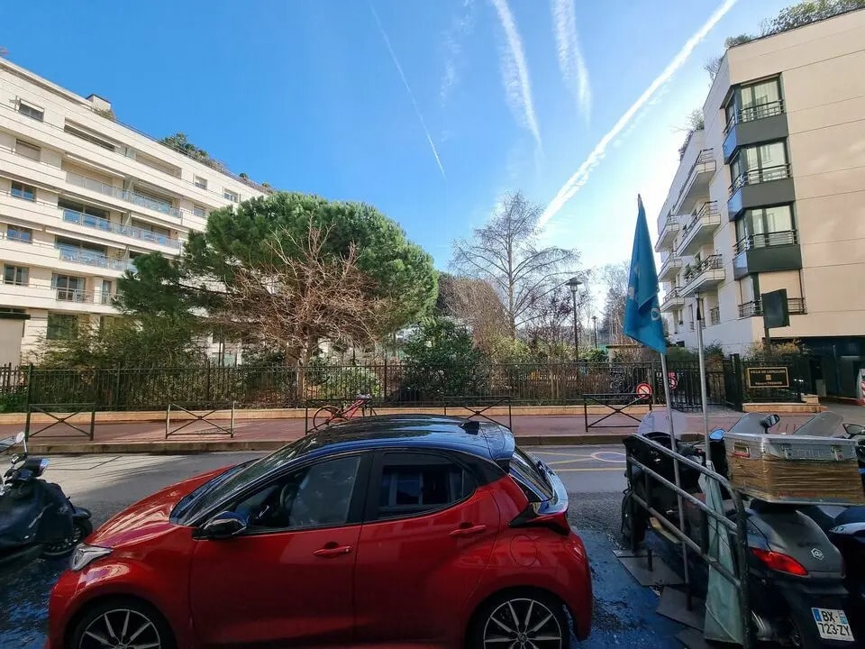 Office in Levallois-Perret for sale Building Photo- Image 1 of 10