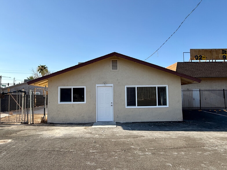 2039 W Bonanza Rd, Las Vegas, NV à louer - Photo du bâtiment - Image 2 de 20