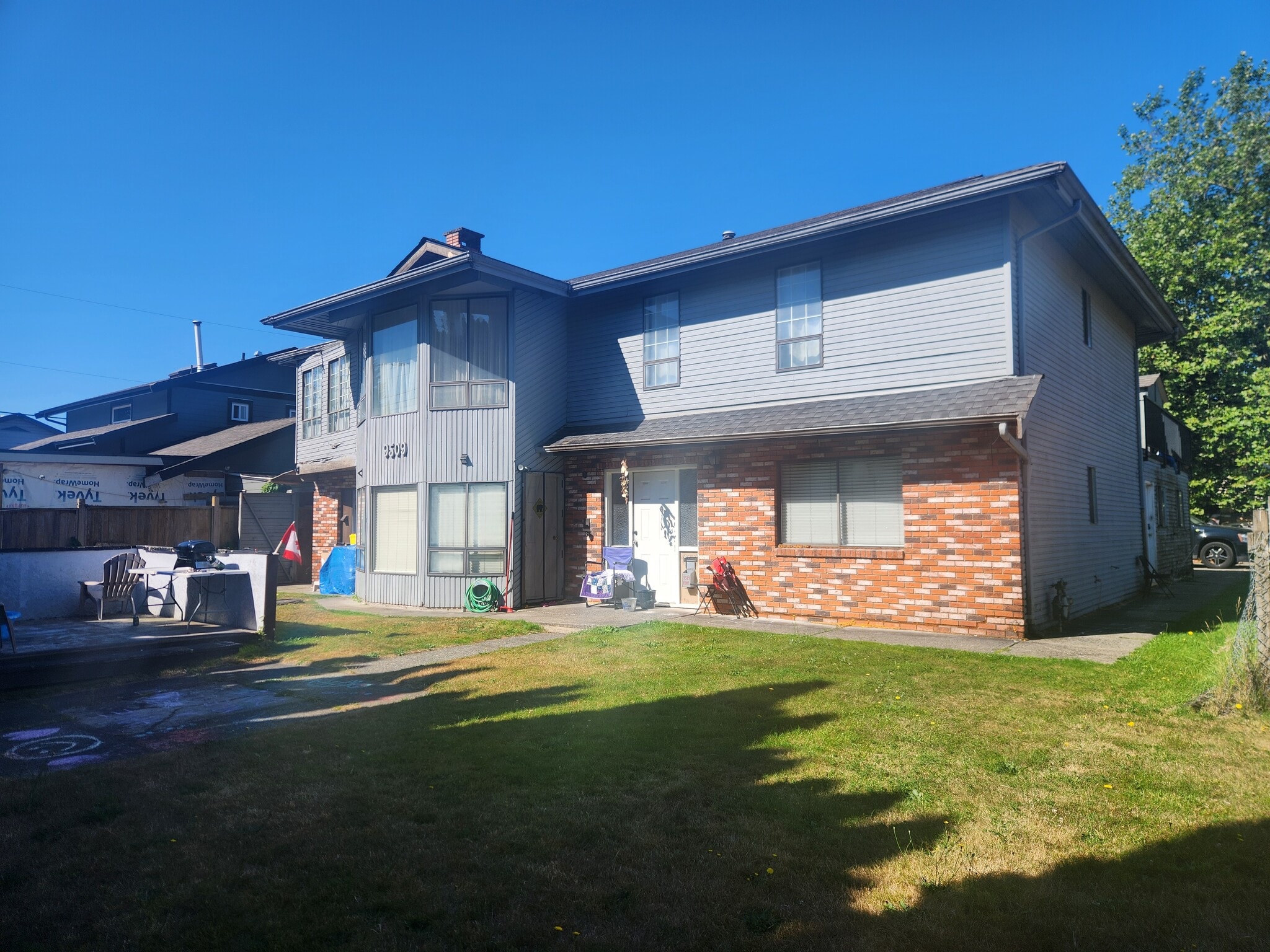 9509 152 St, Surrey, BC à louer Photo du bâtiment- Image 1 de 5