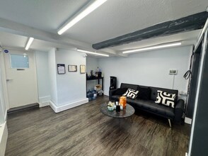 207 High St, Waltham Cross for lease Interior Photo- Image 1 of 4