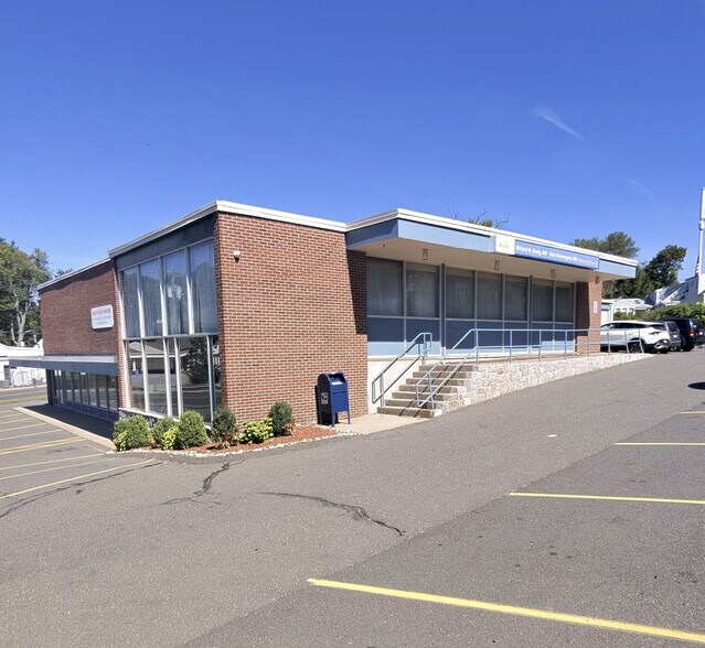 923-931 Farmington Ave, Bristol, CT à louer - Photo du bâtiment - Image 2 de 16
