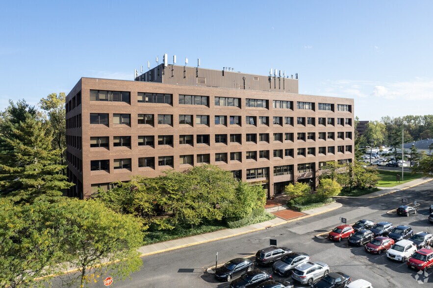 1 University Plz, Hackensack, NJ à louer - Photo du bâtiment - Image 1 de 5