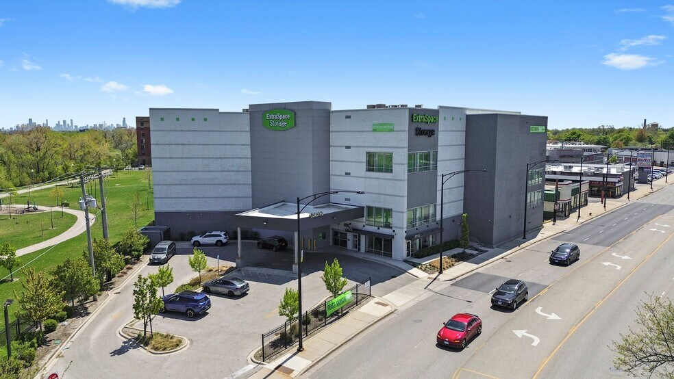 Extra Space Storage 2 Property Portfolio portfolio of 2 properties for sale on LoopNet.ca - Building Photo - Image 3 of 14