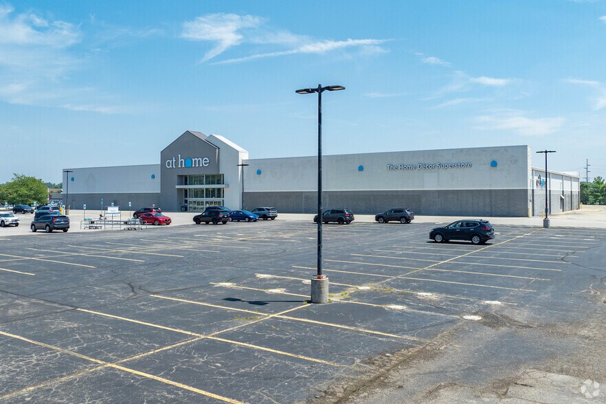 9570 Fields Ertel Rd, Loveland, OH à vendre - Photo du bâtiment - Image 1 de 4