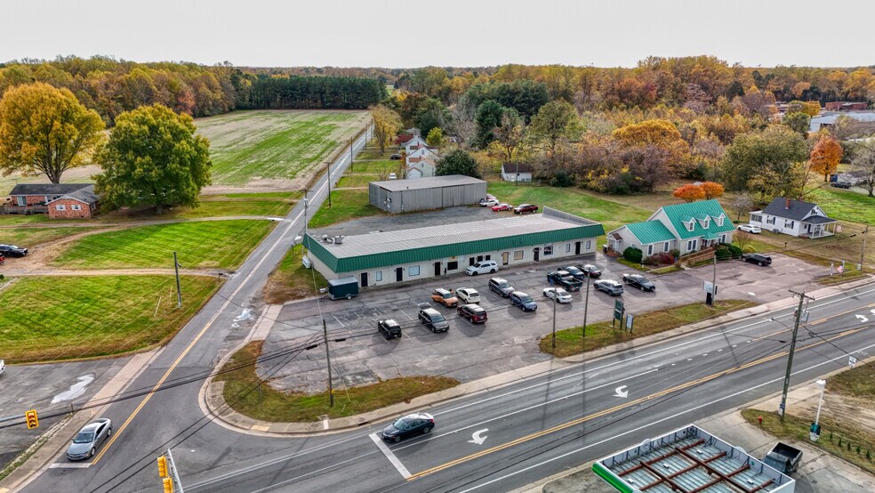 17272 Kings Hwy, Montross, VA à vendre - Photo du bâtiment - Image 2 de 11