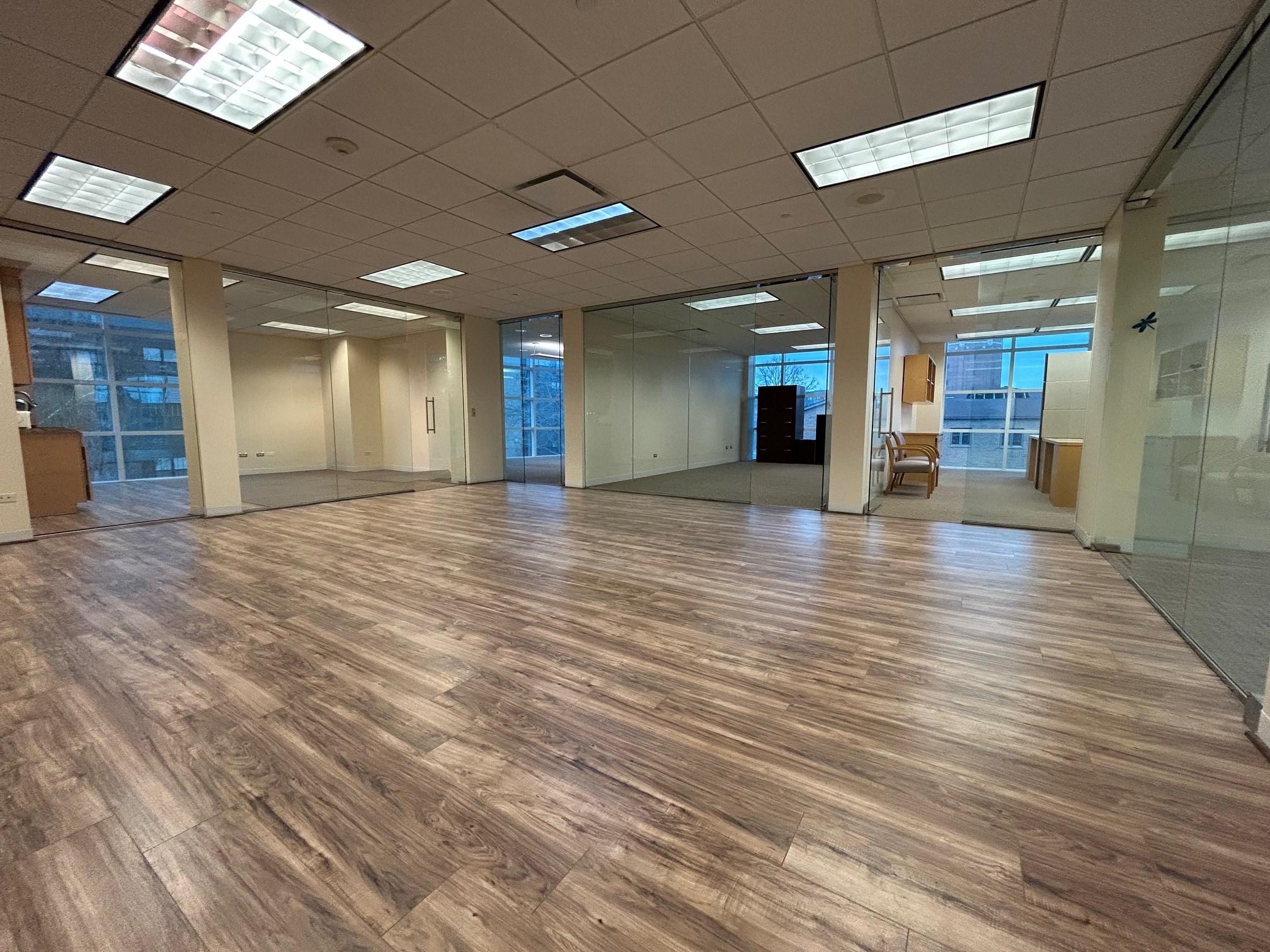 1725 N McGovern St, Highland Park, IL for lease Interior Photo- Image 1 of 8