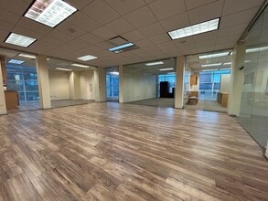 1725 N McGovern St, Highland Park, IL for lease Interior Photo- Image 1 of 8