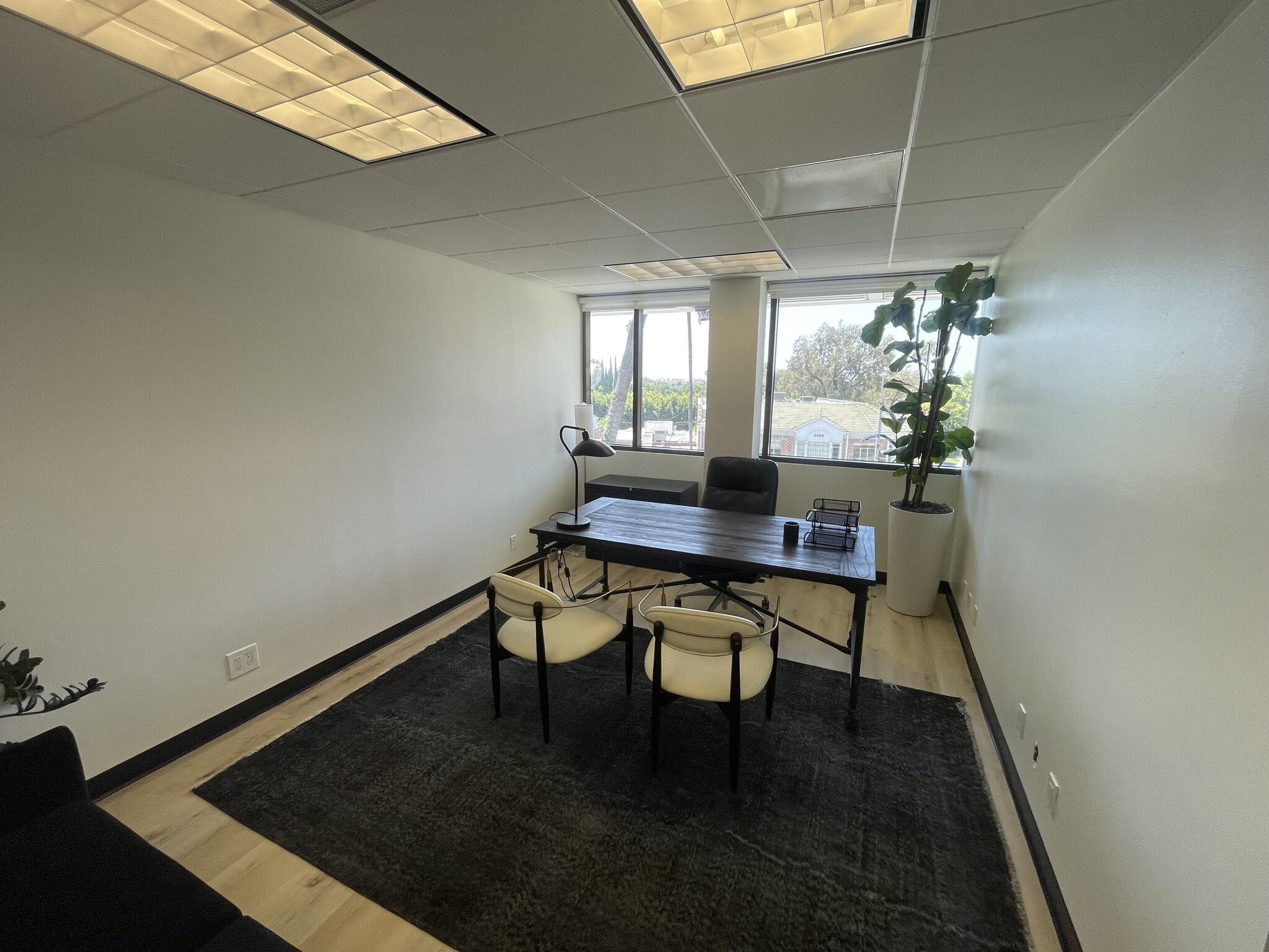8665 Wilshire Blvd, Beverly Hills, CA for lease Interior Photo- Image 1 of 6