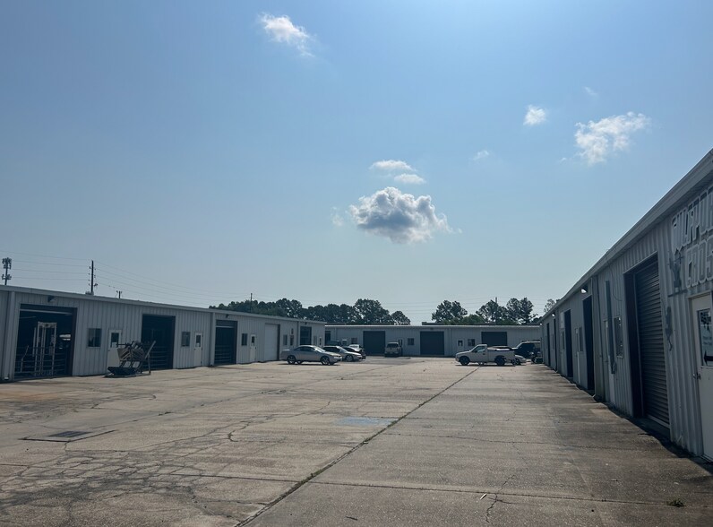 9465 Creosote Rd, Gulfport, MS à louer - Photo du bâtiment - Image 2 de 4