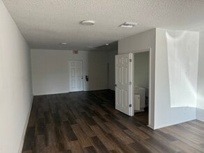 8225 State Road 52, Hudson, FL à louer Photo intérieure- Image 2 de 5