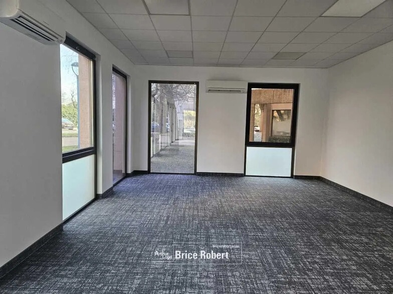 Office in Écully for lease - Interior Photo - Image 2 of 4