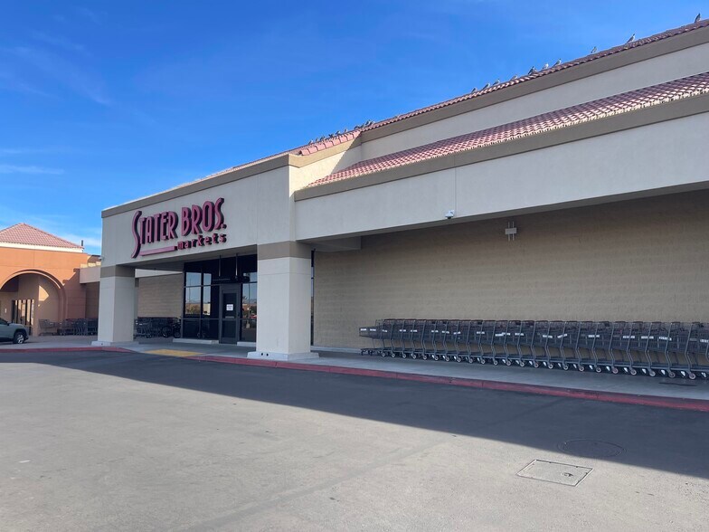 700-890 N China Lake Blvd, Ridgecrest, CA à louer - Photo du bâtiment - Image 3 de 6