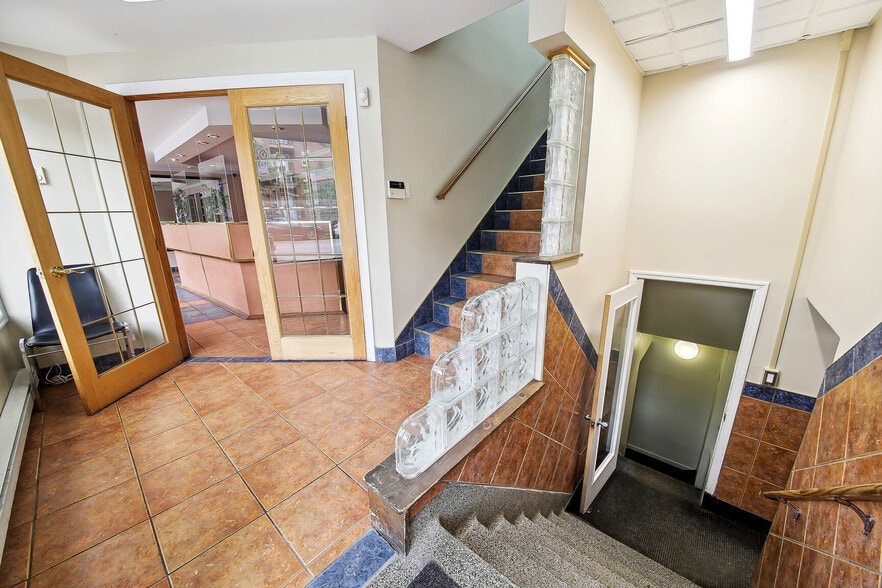 170 Rue Jarry E, Montréal, QC à louer - Hall d’entrée - Image 3 de 26