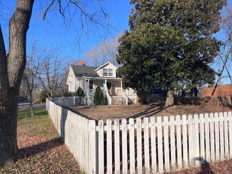 5674 Three Notch D Rd, Crozet, VA à vendre - Photo du bâtiment - Image 2 de 15