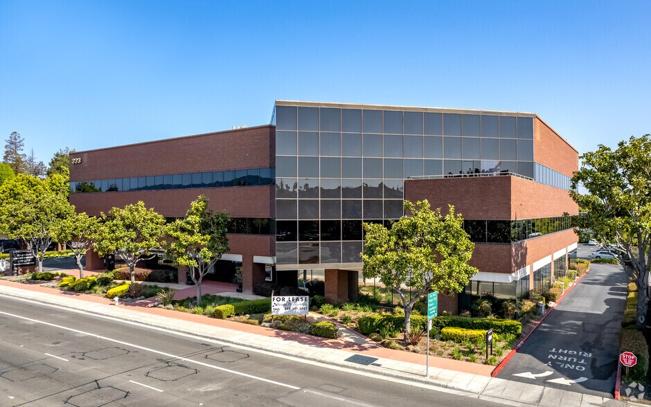 333 W El Camino Real, Sunnyvale, CA à louer - Photo du bâtiment - Image 3 de 11