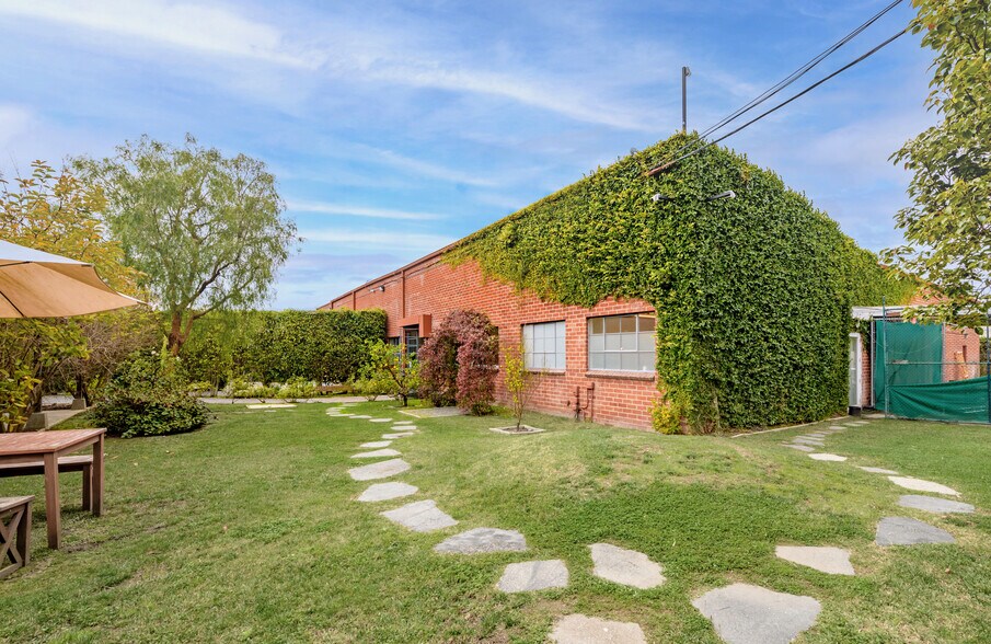 11240 Playa Ct, Culver City, CA à vendre - Photo du bâtiment - Image 2 de 22