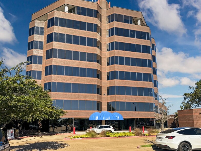 1716 Briarcrest Dr, Bryan, TX à louer - Photo du bâtiment - Image 2 de 12