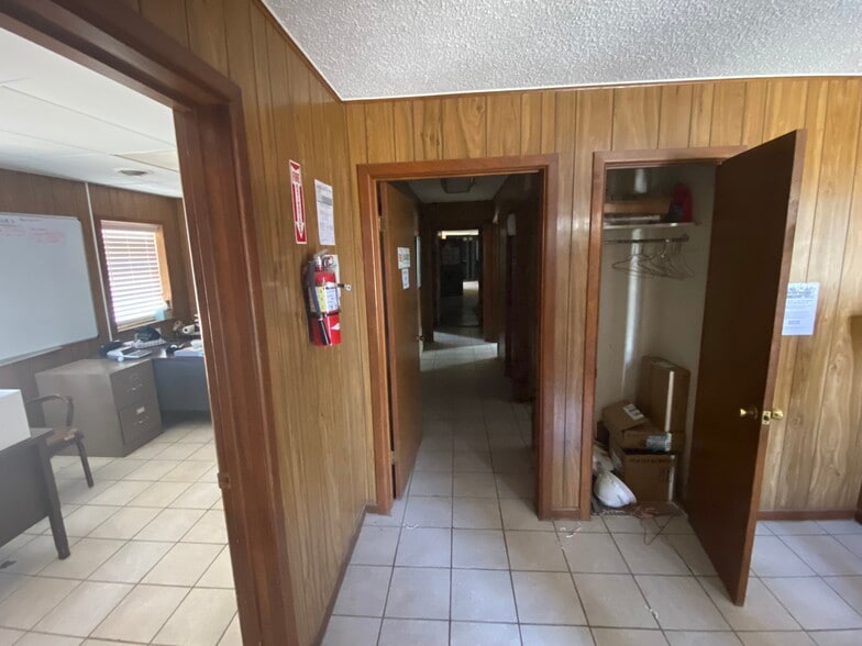 2306 E Broadway St, Sweetwater, TX for lease - Building Photo - Image 3 of 36