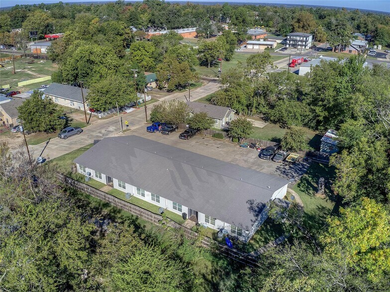 214 Locust St, Sulphur Springs, TX à vendre - Photo du bâtiment - Image 3 de 25