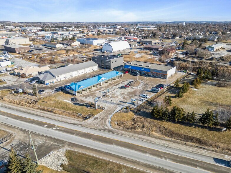 670 Riddell Rd, Orangeville, ON à vendre - Photo du bâtiment - Image 1 de 12