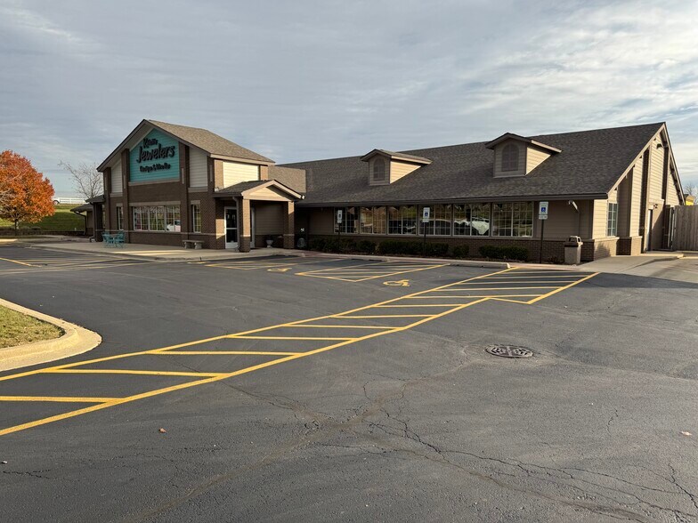 2030 Main St, Batavia, IL à louer - Photo du bâtiment - Image 1 de 15