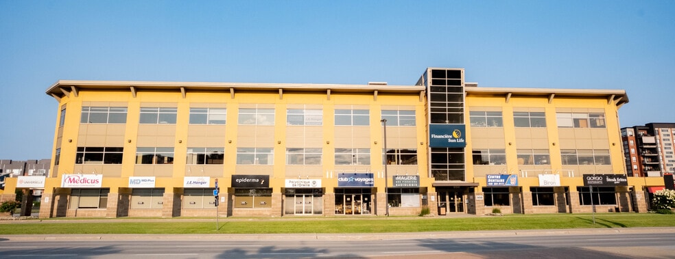 950 Montée Des Pionniers, Terrebonne, QC à louer - Photo du bâtiment - Image 2 de 7