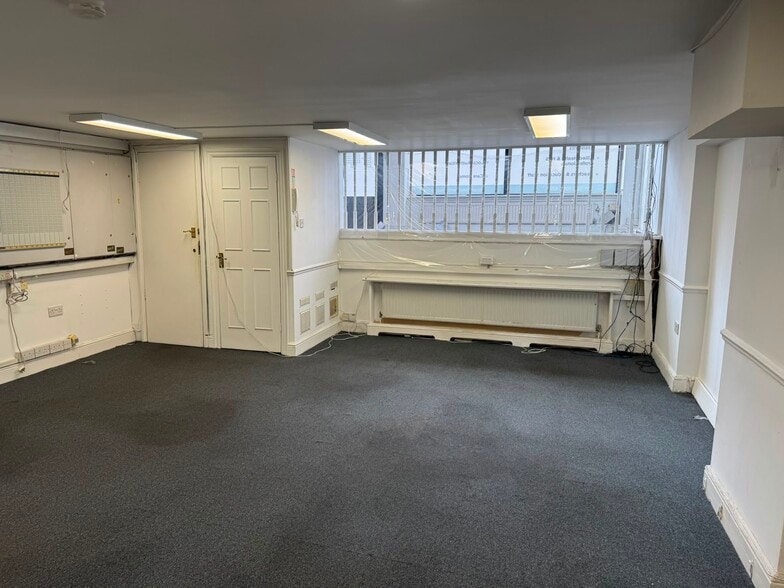 550 Ley St, Ilford for sale - Interior Photo - Image 2 of 5