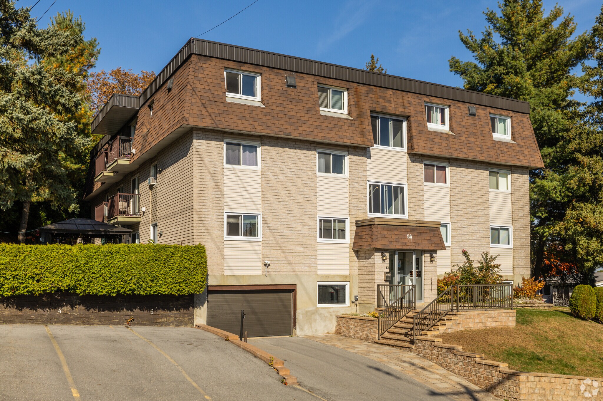 86 Rue Lucien-Brault, Gatineau, QC for sale Primary Photo- Image 1 of 1