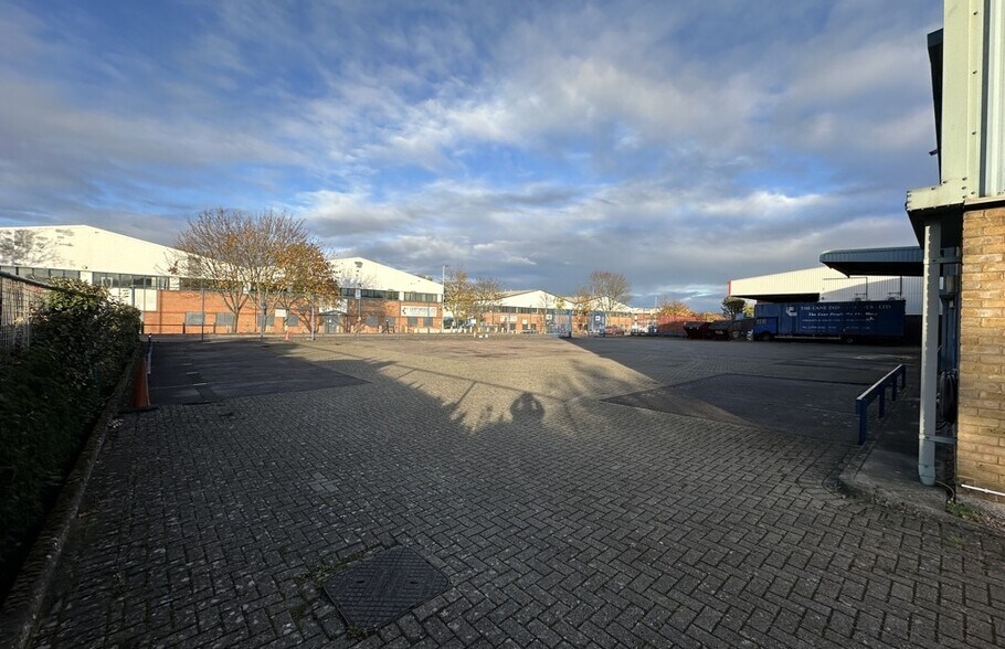 Laporte Way, Luton à louer - Photo du bâtiment - Image 3 de 3