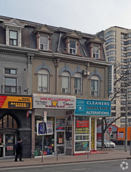 525-527 Yonge St, Toronto, ON for lease - Building Photo - Image 2 of 2