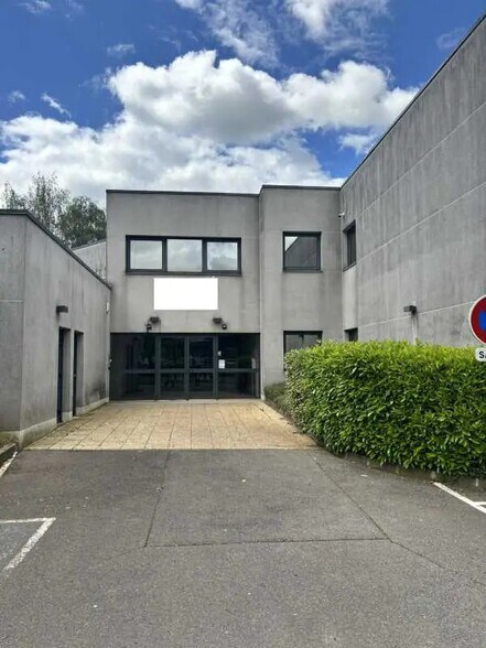Bureau dans Bussy-Saint-Georges à louer - Photo du bâtiment - Image 2 de 10