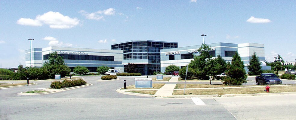 4050-4100 Healthway Dr, Aurora, IL à louer - Photo du bâtiment - Image 2 de 18