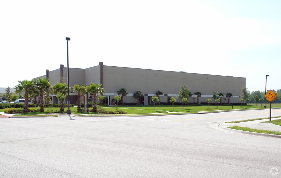 6420 Hazeltine National Dr, Orlando, FL à vendre - Photo du bâtiment - Image 2 de 14