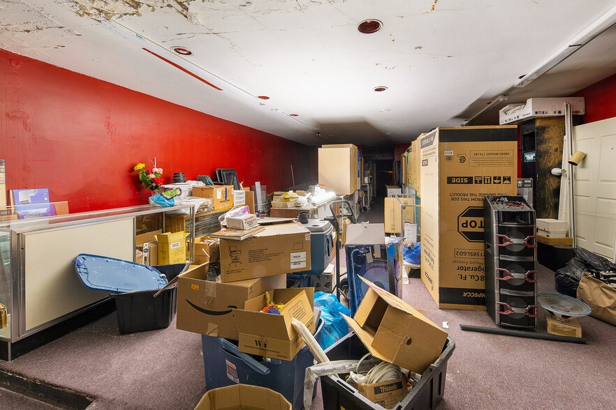 10 S 4th Ave & 9 S 5th Ave portfolio of 2 properties for sale on LoopNet.ca - Building Photo - Image 3 of 6