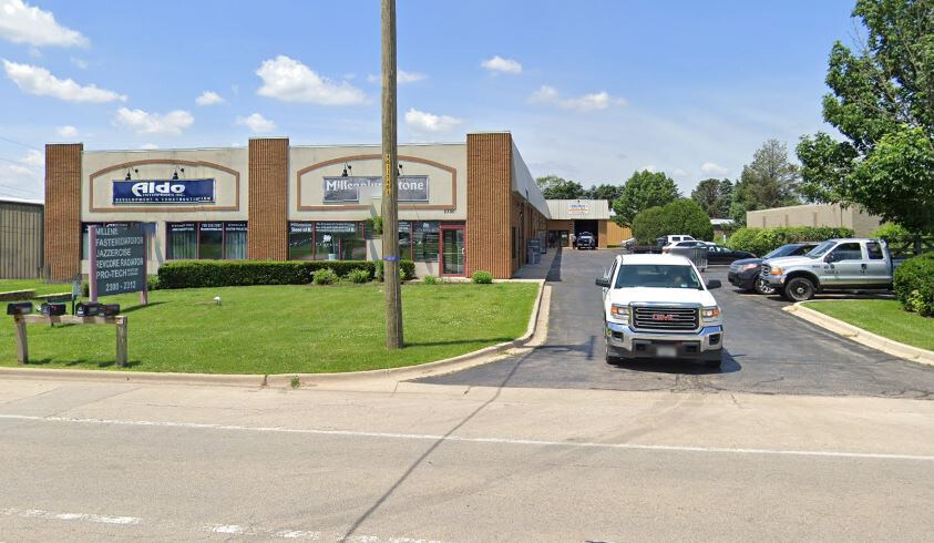 2302-2304 S Eastwood Dr, Woodstock, IL for lease - Building Photo - Image 2 of 2
