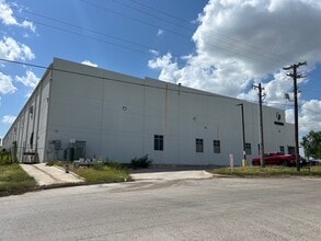 13802 N Unitec Dr, Laredo, TX for lease Building Photo- Image 1 of 15