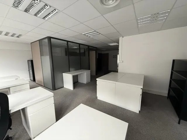 Office in Marseille for lease - Interior Photo - Image 2 of 6