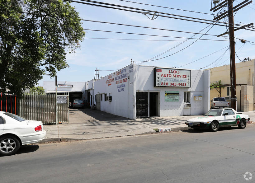 Reseda Body Shop and Auto Repair portefeuille de 2 propriétés à vendre sur LoopNet.ca - Photo principale - Image 1 de 7