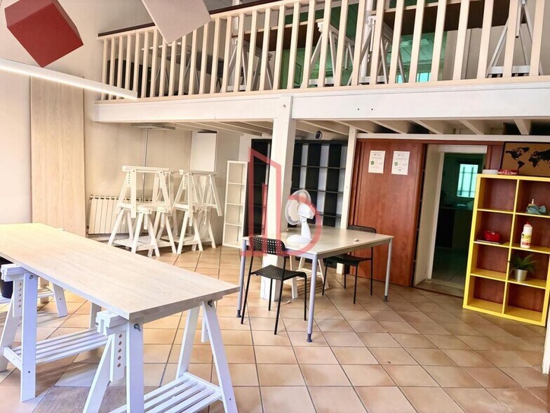 Office in Bordeaux for lease - Interior Photo - Image 2 of 5