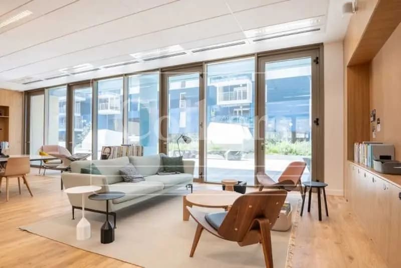 Office in Marseille for lease - Interior Photo - Image 3 of 6