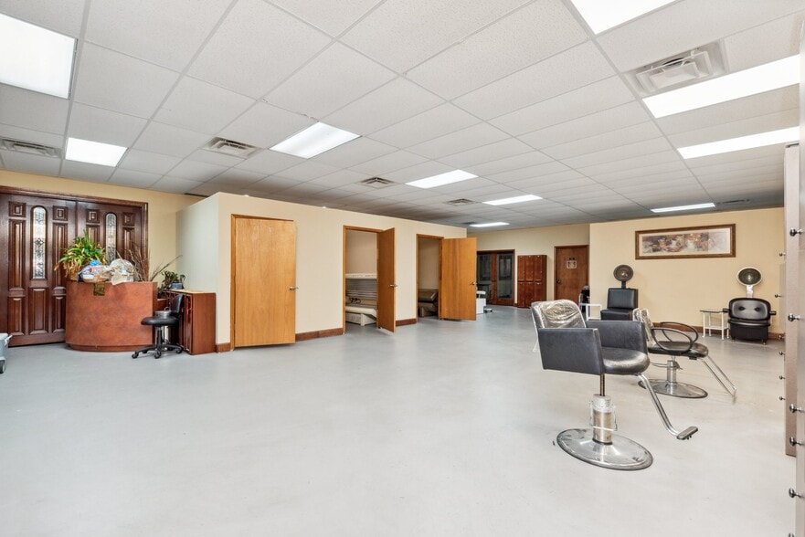 470 Tucker Dr, Maysville, KY for sale - Interior Photo - Image 3 of 52