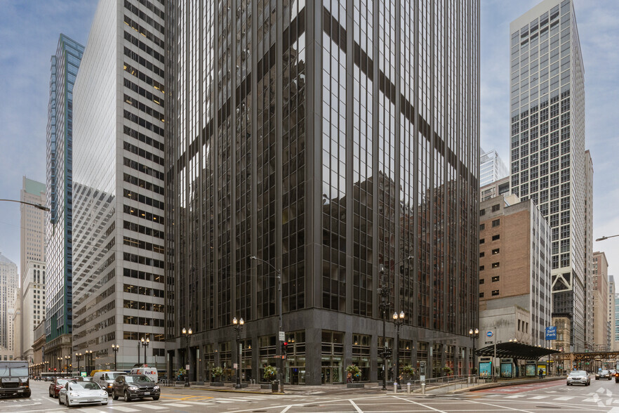 30 N LaSalle St, Chicago, IL à louer - Photo du bâtiment - Image 2 de 15