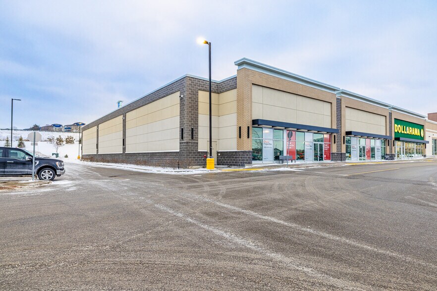 637 Cundles Rd E, Barrie, ON à louer - Photo du bâtiment - Image 2 de 6
