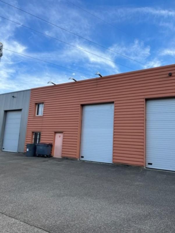 Flex in Chasse-sur-Rhône for lease Building Photo- Image 1 of 2