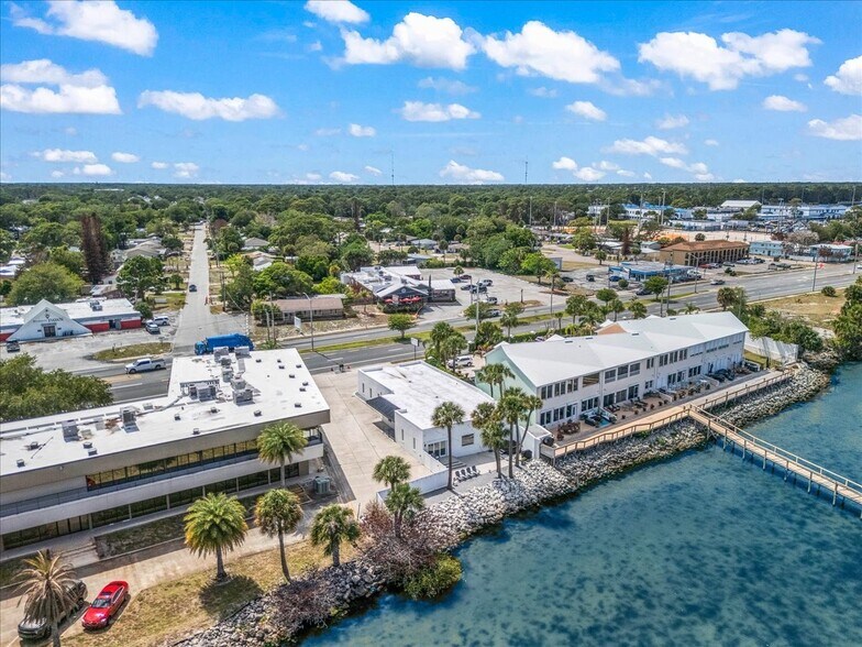 2225 S Washington Ave, Titusville, FL à vendre - Photo du bâtiment - Image 2 de 38