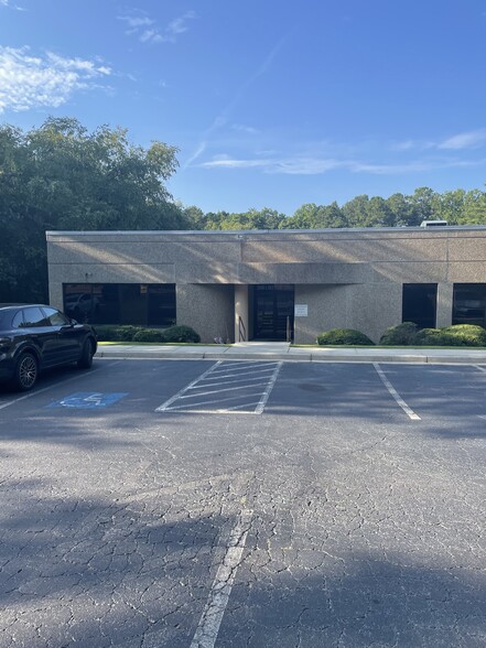 2000 Lake Park Dr SE, Smyrna, GA for lease - Building Photo - Image 2 of 16
