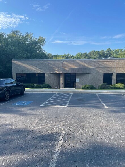 2000 Lake Park Dr SE, Smyrna, GA à louer - Photo du bâtiment - Image 2 de 16